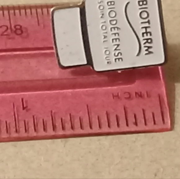 BIOTHERM French Vintage Pin - Picture 2 of 6